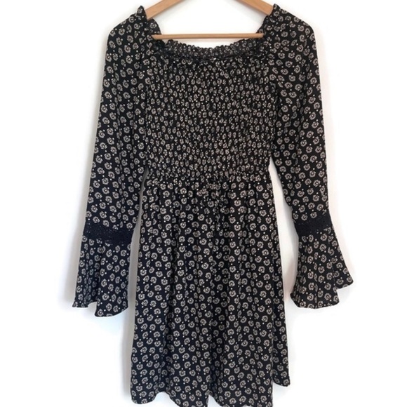 Black and cream long sleeve floral print dress with pockets. - Picture 1 of 4